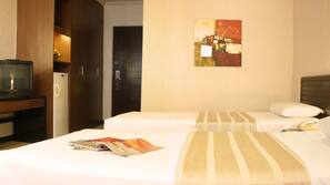 In-room safe, desk, free WiFi