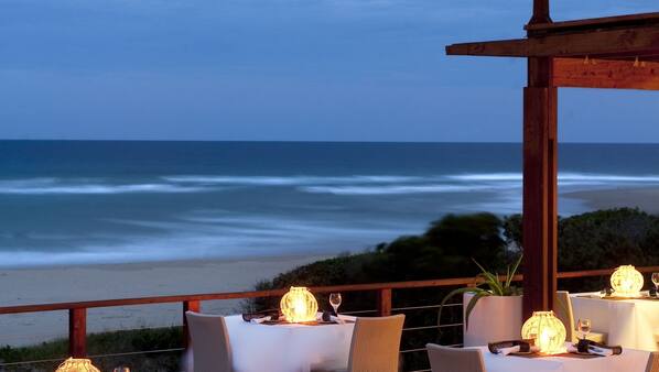 2 restaurants, breakfast, lunch, and dinner served, Portuguese cuisine