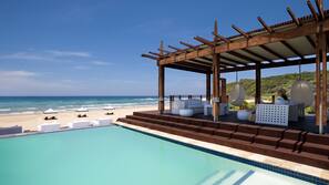 2 outdoor pools, sun loungers