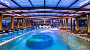 Innenpool, 5 Außenpools, Sonnenschirme, Liegestühle