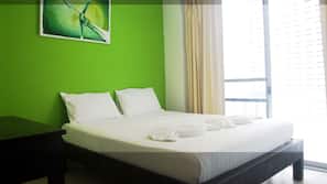 In-room safe, desk, free WiFi