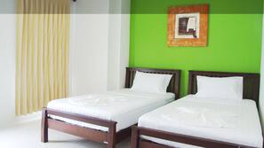 In-room safe, desk, free WiFi
