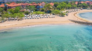 Am Strand, weißer Sandstrand, kostenloser Shuttle zum Strand