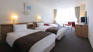 Down duvet, desk, laptop workspace, free WiFi