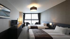 Down duvet, desk, laptop workspace, free WiFi