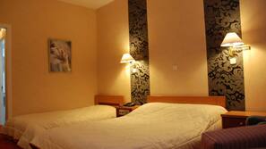 Minibar, free WiFi