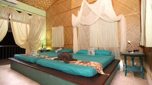 In-room safe, free WiFi, linens