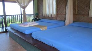 In-room safe, free WiFi, linens