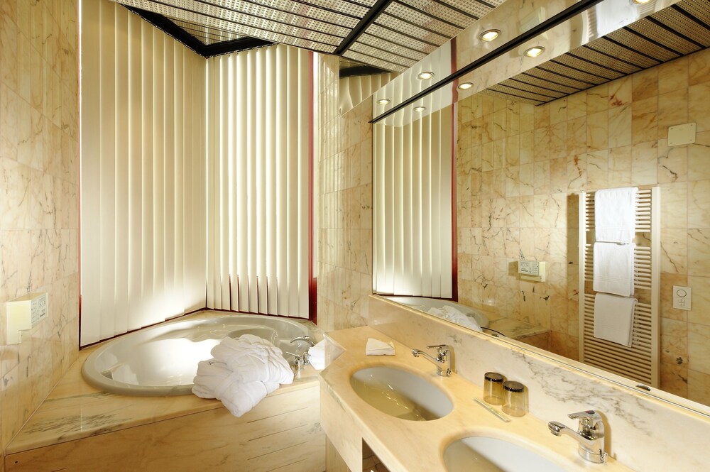 Foto - becozy Au Parc Retro Edition Self-Check-In Rooms & Studios Fribourg