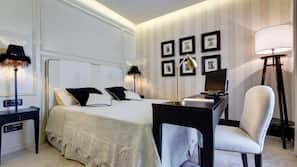 Luxe beddengoed, donzen dekbedden, een minibar, een kluis op de kamer