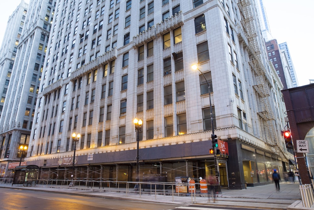 Pittsfield Apartments + Suites in Chicago Best Rates & Deals on Orbitz