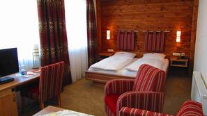 Minibar, Schreibtisch, kostenloses WLAN, Bettwäsche