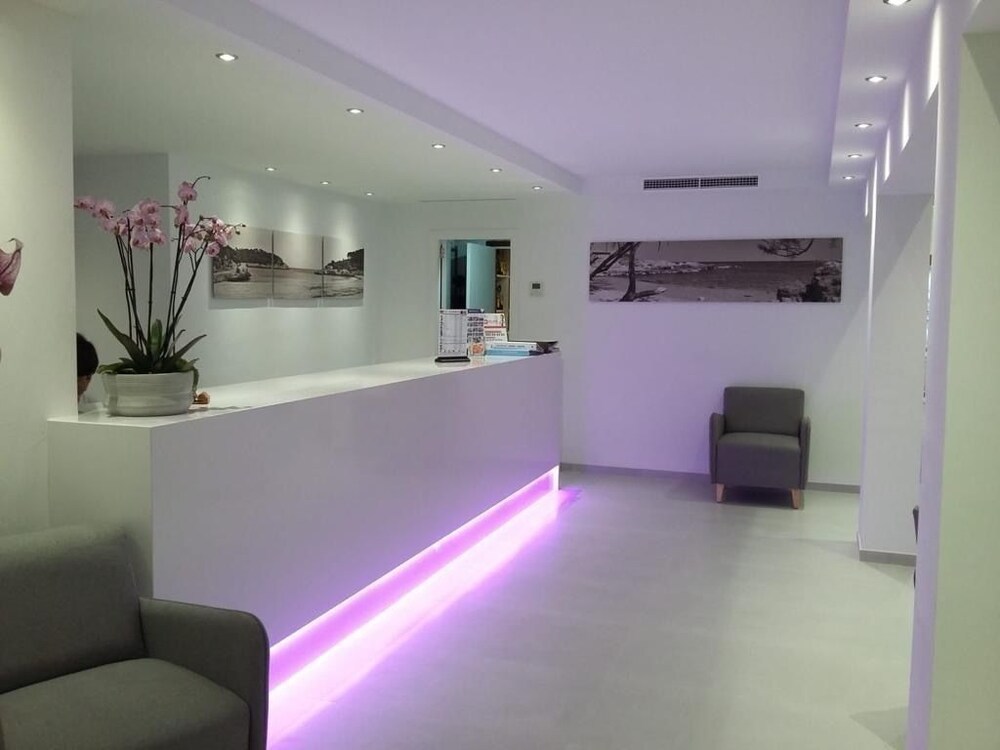 Apartamentos Cristina Son Servera 2019 Hotel Prices Expedia Co Uk Terrace Patio Featured Image Reception