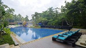 Kolam renang outdoor