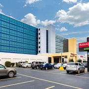 newport news hotels with balcony