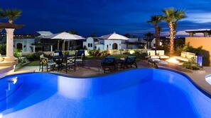 3 piscinas al aire libre, sombrillas, tumbonas
