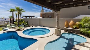 3 piscinas al aire libre, sombrillas, tumbonas