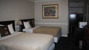 Iron/ironing board, rollaway beds, free WiFi