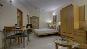 1 bedroom, premium bedding, minibar, in-room safe