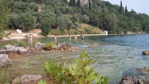 Plage à proximité, chaises longues
