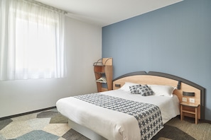 Classic Double Room | Desk, laptop workspace, blackout drapes, soundproofing