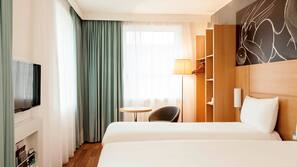 In-room safe, free WiFi, linens, alarm clocks
