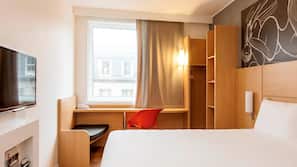 In-room safe, free WiFi, linens, alarm clocks