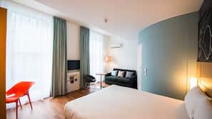 In-room safe, free WiFi, linens, alarm clocks