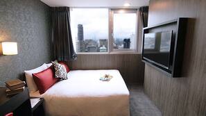 Down duvet, in-room safe, iron/ironing board, free WiFi