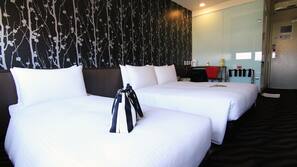 Down duvet, in-room safe, iron/ironing board, free WiFi