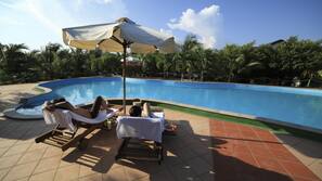 Outdoor pool, pool umbrellas, sun loungers
