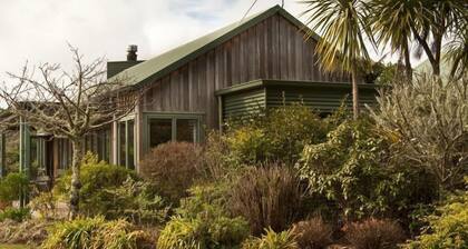 Whakaipo Lodge