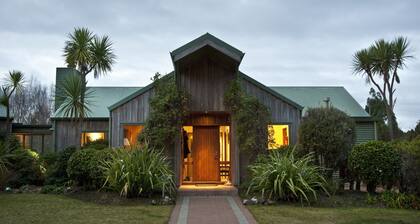 Whakaipo Lodge
