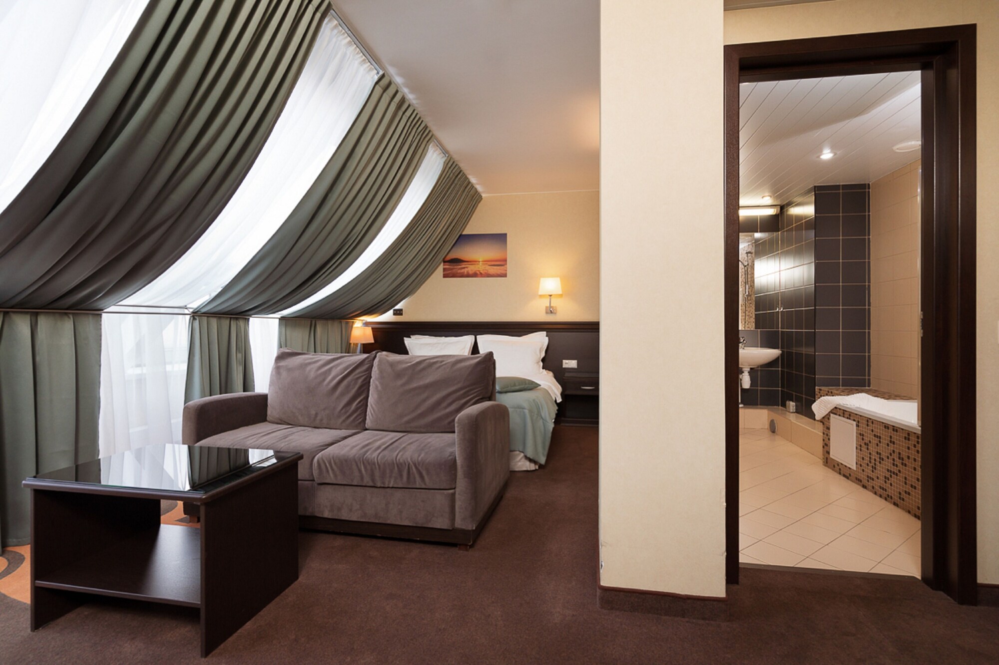 отель балтия в санкт-петербурге фото. сайт отеля балтия санкт петербург. отель балтия в санкт-петербурге вид из окна. отель балтия в санкт-петербурге. смолячкова 5 балтия.