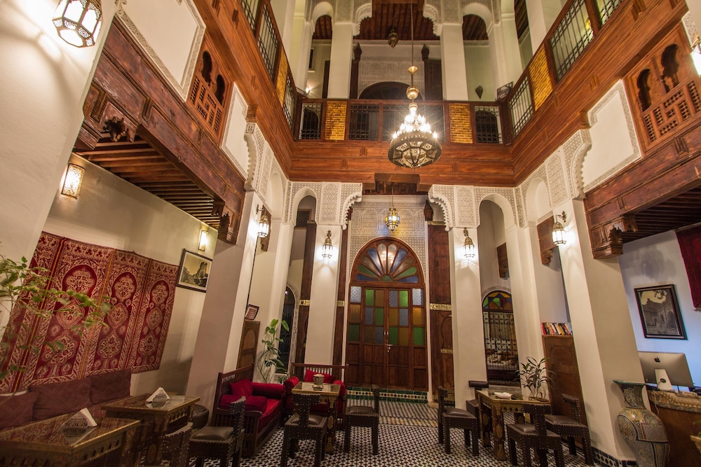 Photo - Dar Labchara