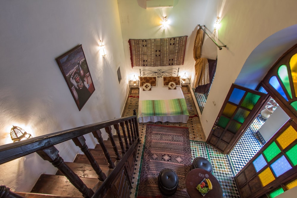 Photo - Dar Labchara