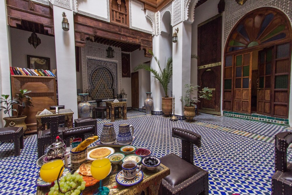 Photo - Dar Labchara