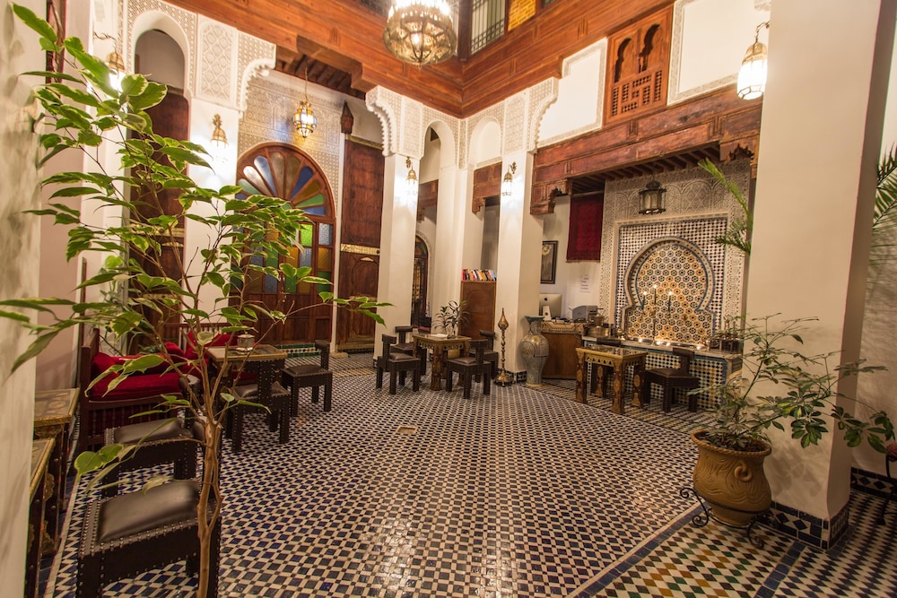 Photo - Dar Labchara