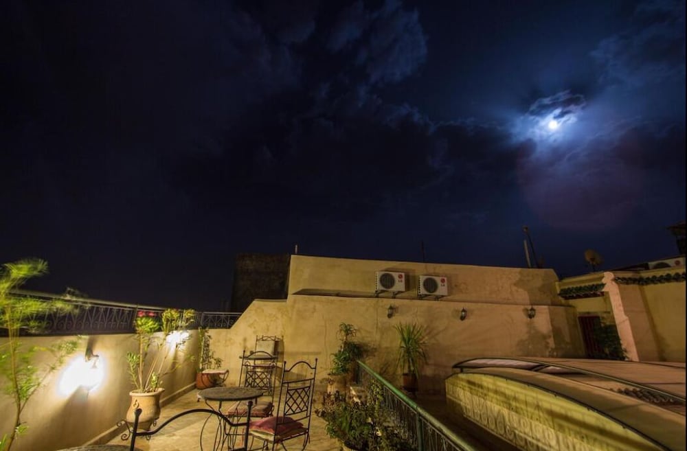 Photo - Dar Labchara