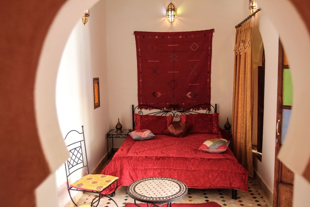 Photo - Dar Labchara