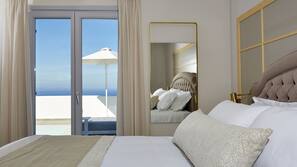 Minibar, in-room safe, individually decorated, individually furnished