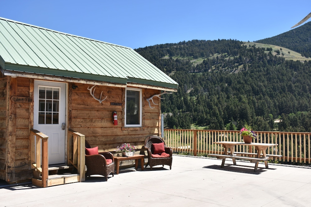 Yellowstone Mountain Cabins In Gardiner Hotel Rates Reviews On