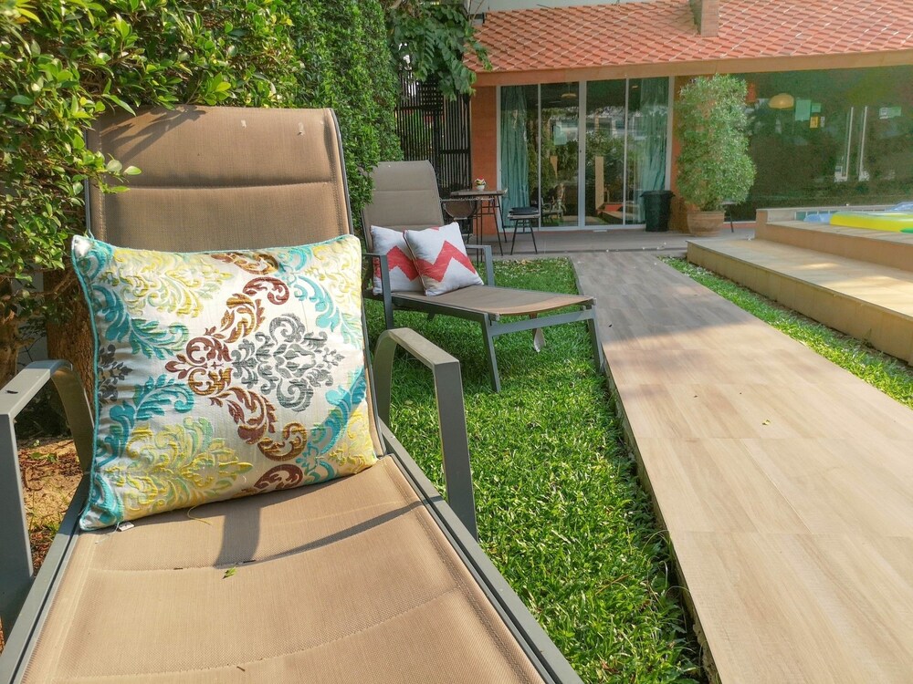 Tamnak Villa In Pattaya Thailand Expedia - 