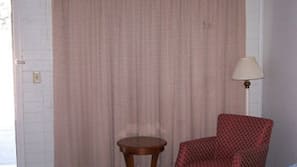 Iron/ironing board, rollaway beds, free WiFi