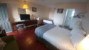 Iron/ironing board, free WiFi, linens