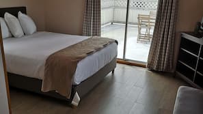 Iron/ironing board, free WiFi, linens