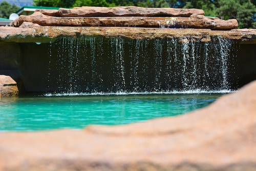 Visit Falcon Ridge Bird Of Prey Centre In Cathkin Park Expedia