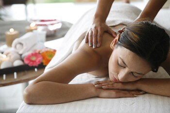 Treehouse Hotel Club Spa Reviews Photos Rates Ebookers Com