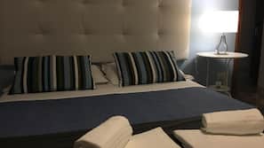 Biancheria da letto di alta qualità, una scrivania, Wi-Fi gratuito
