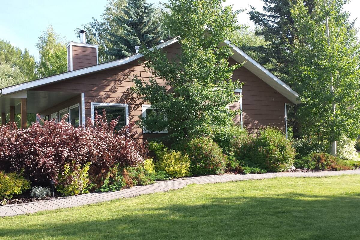 Rocking R Guest Ranch in Calgary, Canada | Expedia